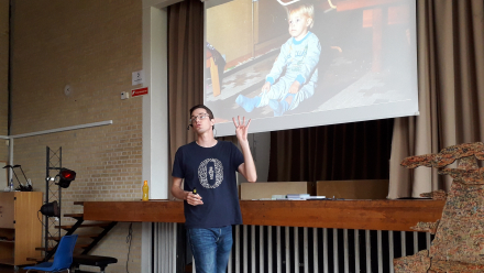 Jesper Sehested holder foredrag om at være ordblind