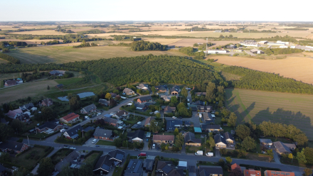 Luftfoto af landsby