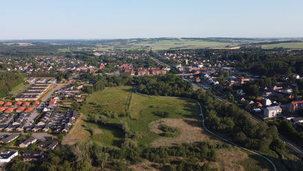 Luftfoto af by