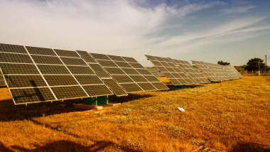 Solceller på en mark
