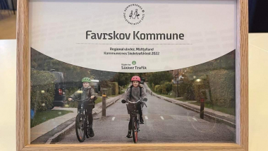Diplom, der viser, at Favrskov Kommune har vundet en skoletrafiktest