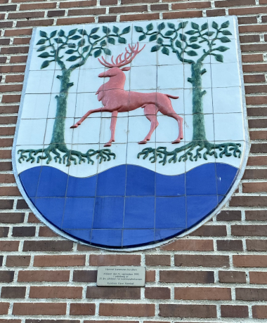 Mosaik med byvåben fra den tidligere Hammel Kommune