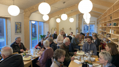 Fællesspisning i et bofællesskab i Ry