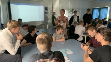 Sundhedsplejersker fra Favrskov Kommune snakker sex og sundhed med elever på Den Jyske Håndværkerskole.