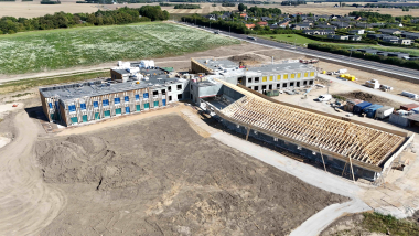 Nybyggeri på vej - Plejehjemmet Vinterslev i Hadsten set fra drone