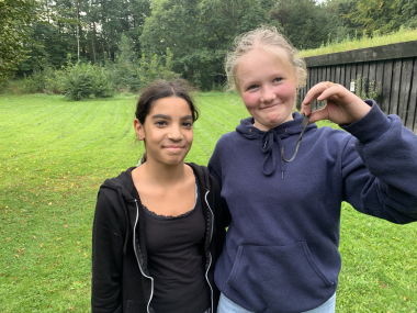 Klassebesøg i smedjen på Østervangskolen i Hadsten.