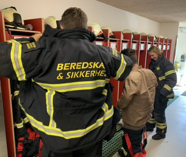 Deltidsbrandmænd på stationen i Hadsten