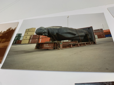Lenin-statue køres væk