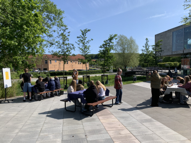 Grundlovsforfest på biblioteket i Hadsten