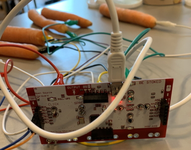 Makey Makey ligner en lille printplade
