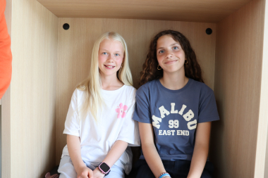Eleverne Agnes og Lina fra Haldum-Hinnerup Skolen