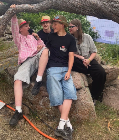 Frida og Jakob sidder bagerst i billedet.