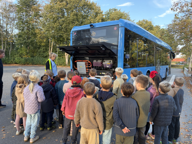 Ny i bussen på Bavnehøjskolen i Hadsten