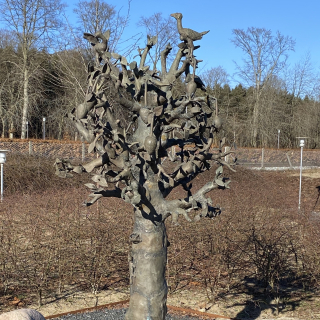 Baobabtræ - skulptur i Hinnerup