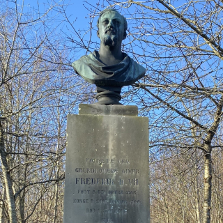 Statue af Frederik VII (den syvende)