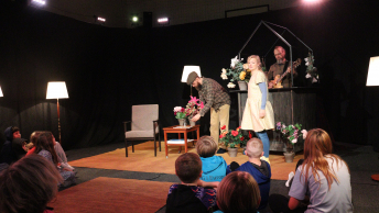 Teaterforestilling på Rønbækskolen i Hinnerup