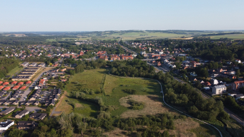 Luftfoto af by