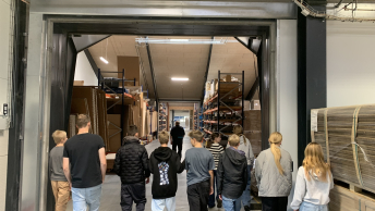 Elever fra Tungelundskolen besøger Bewi Cellpack i Thorsø