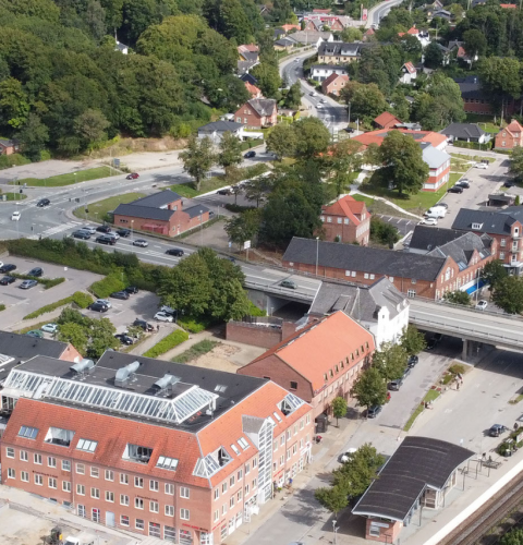 Dronefoto over Hadsten station