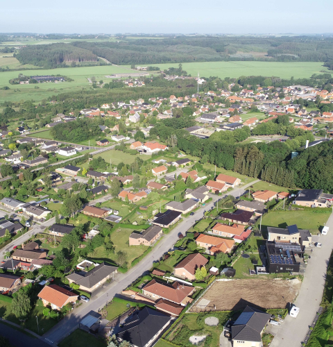 dronefoto af Laurbjerg