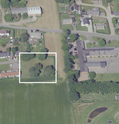 Dronefoto af storparcel på Borgergade i Sall